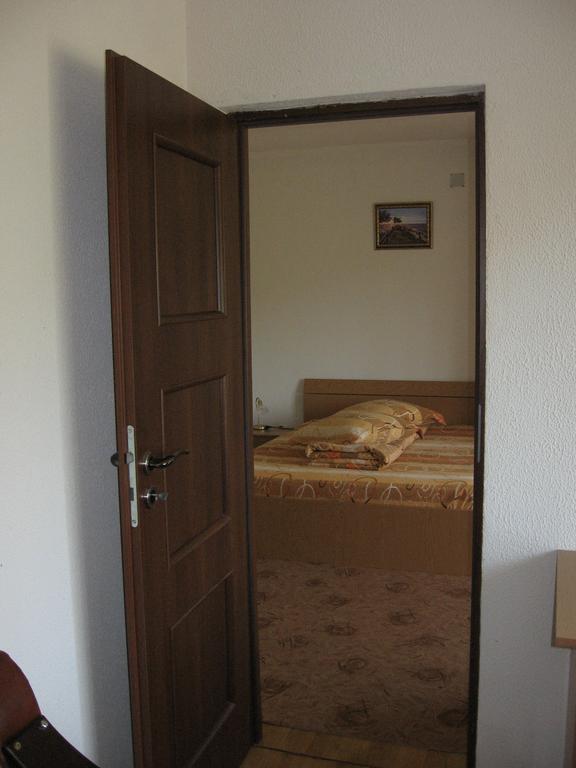 Hotel Pensiunea Pomi -Oesti Albestii Paminteni Zimmer foto