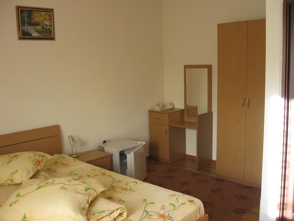 Hotel Pensiunea Pomi -Oesti Albestii Paminteni Zimmer foto