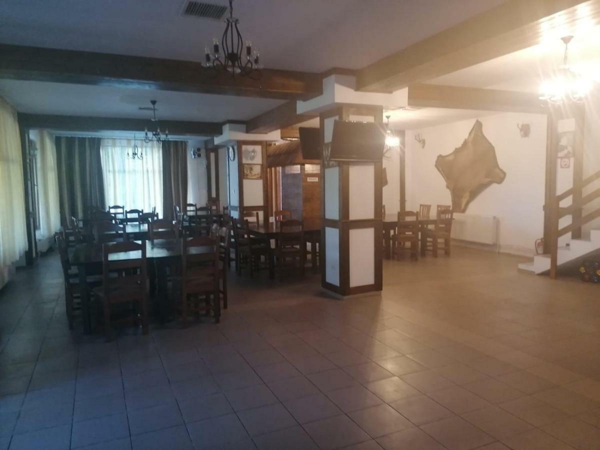 Hotel Pensiunea Pomi -Oesti Albestii Paminteni Exterior foto